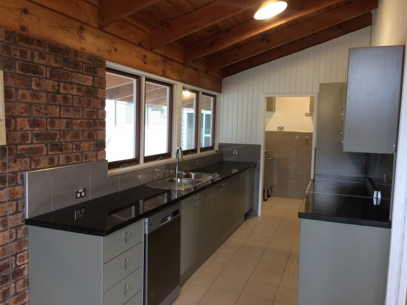 45 Ian Street, Eleebana NSW 2282