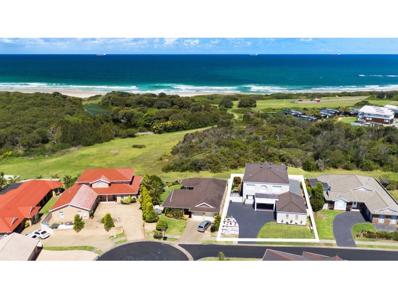 15 Galleon Grove, Caves Beach NSW 2281