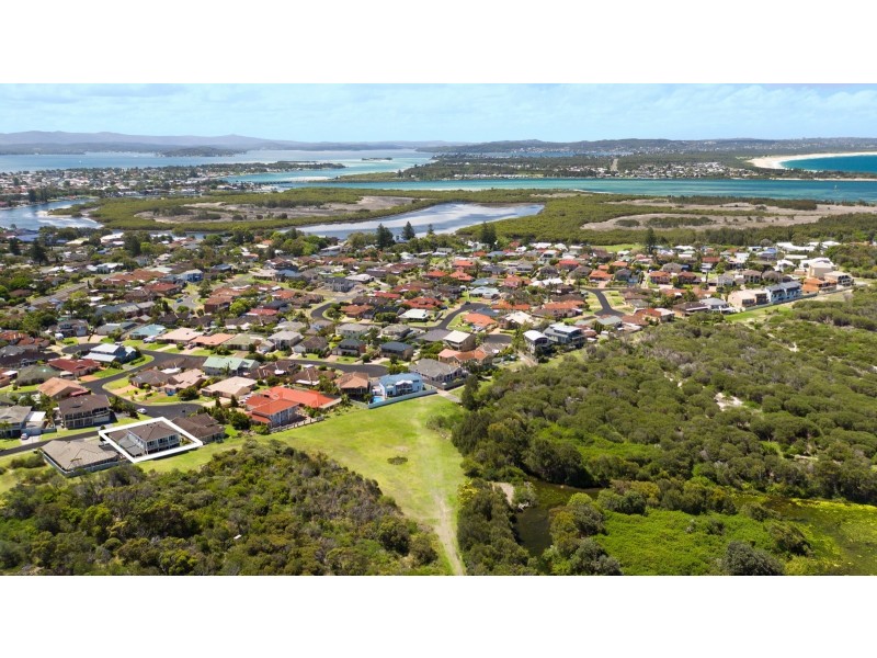 15 Galleon Grove, Caves Beach NSW 2281