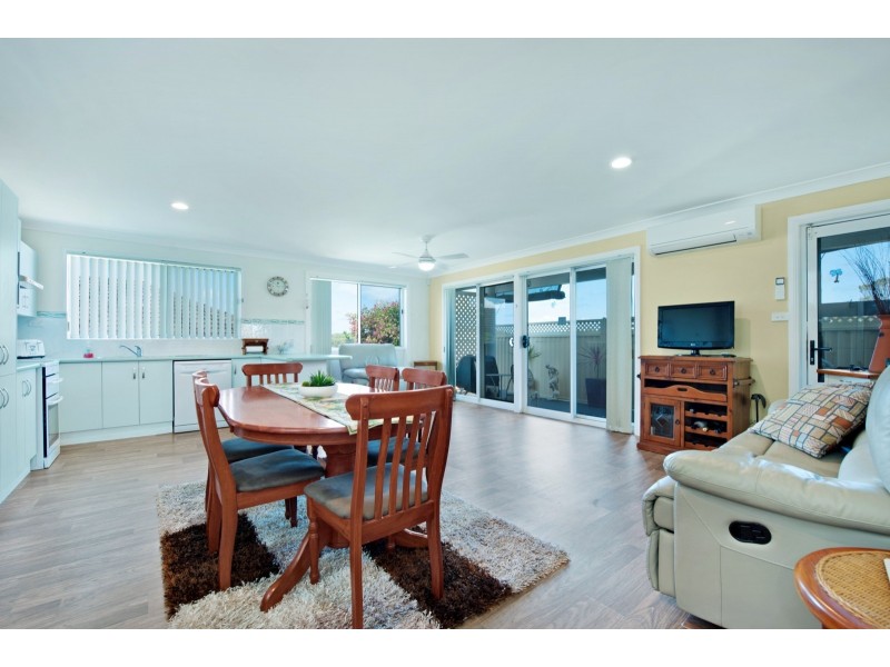 15 Galleon Grove, Caves Beach NSW 2281