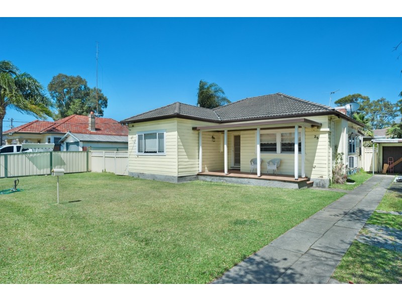 25 Thompson Street, Belmont South NSW 2280