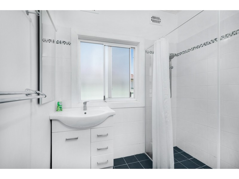 25 Thompson Street, Belmont South NSW 2280