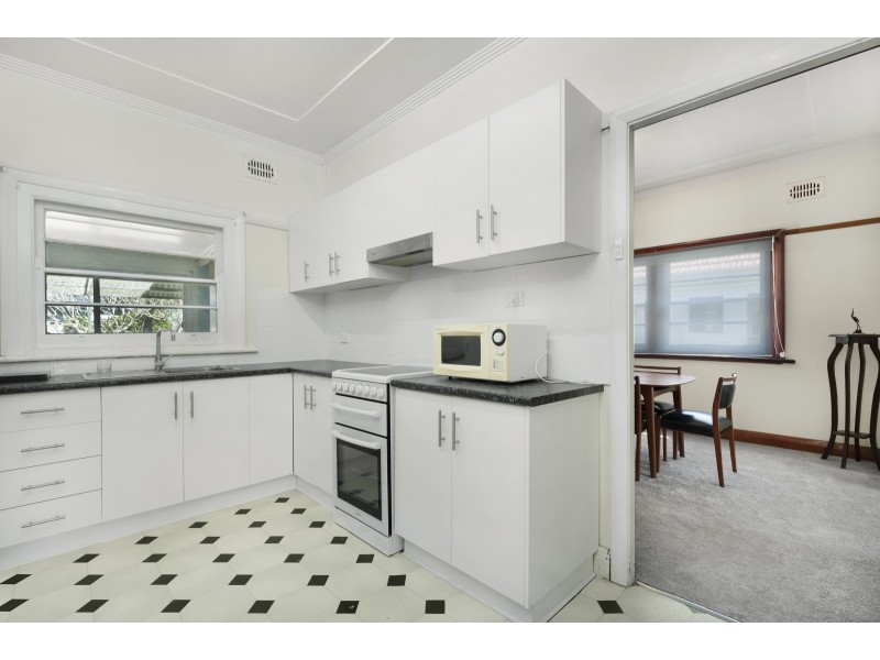 25 Thompson Street, Belmont South NSW 2280