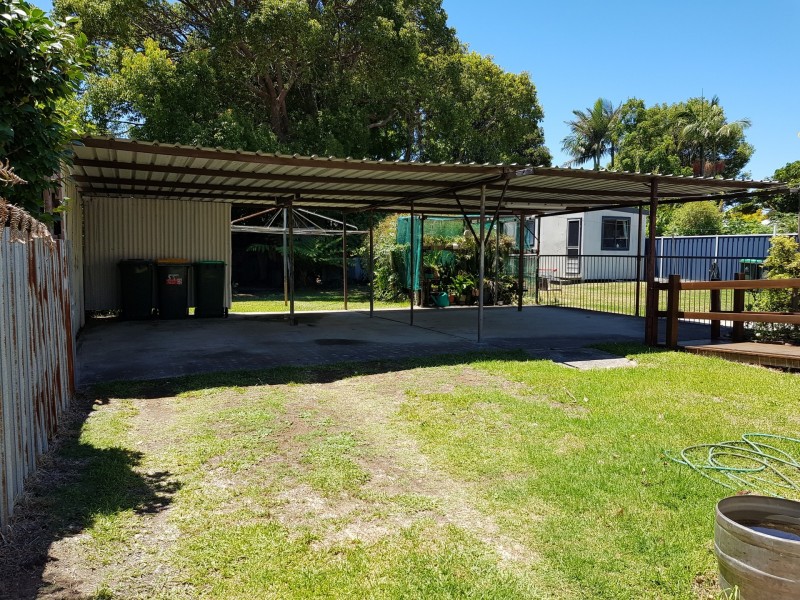 33 Herbert Street, Belmont NSW 2280
