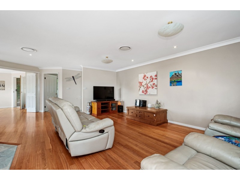 11 Desreaux Close, Eleebana NSW 2282