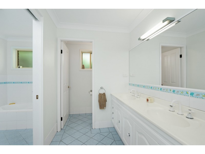 11 Desreaux Close, Eleebana NSW 2282