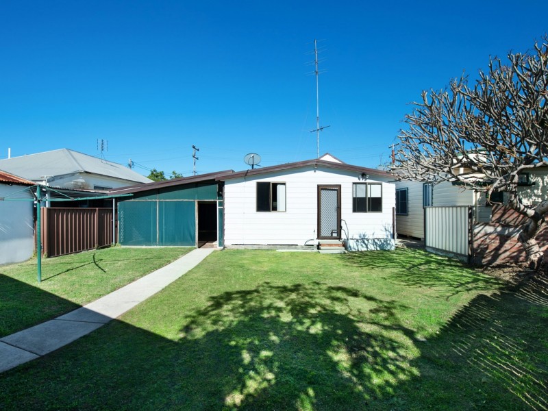 11 Turner Street, Belmont NSW 2280