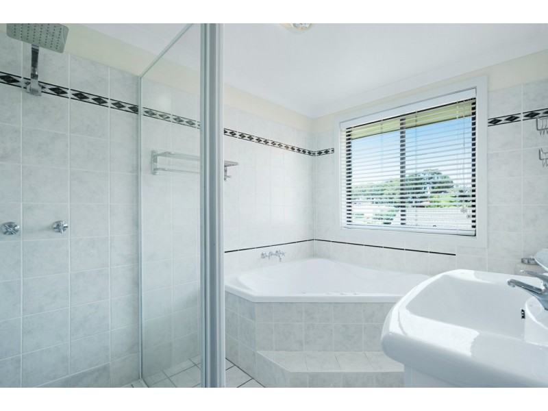 10 Seafarer Close, Belmont NSW 2280