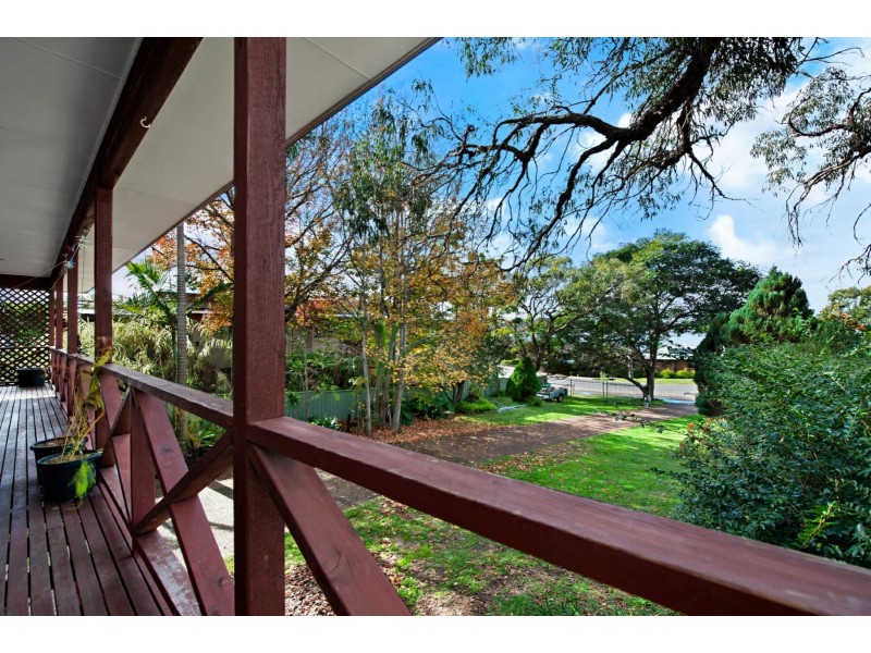 70 Fishing Point Road, Fishing Point NSW 2283