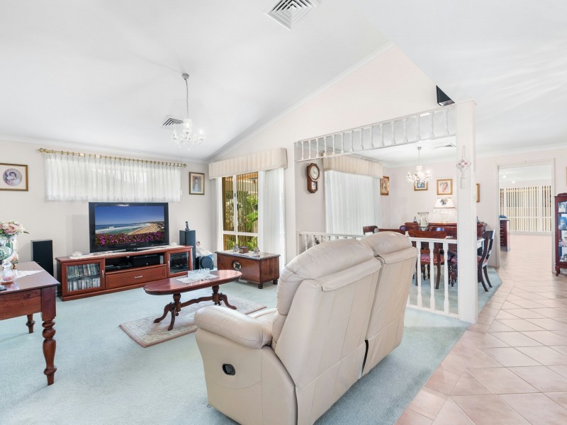 1/8 Caves Court, Caves Beach NSW 2281
