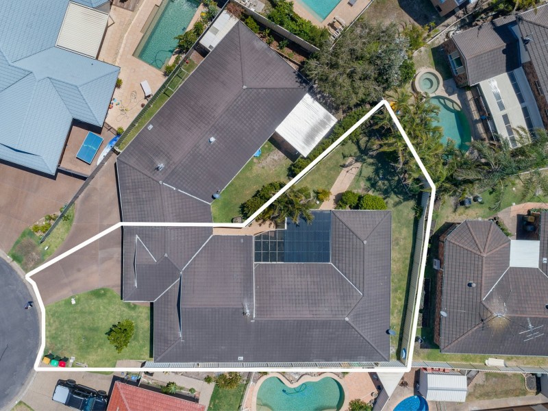 1/8 Caves Court, Caves Beach NSW 2281