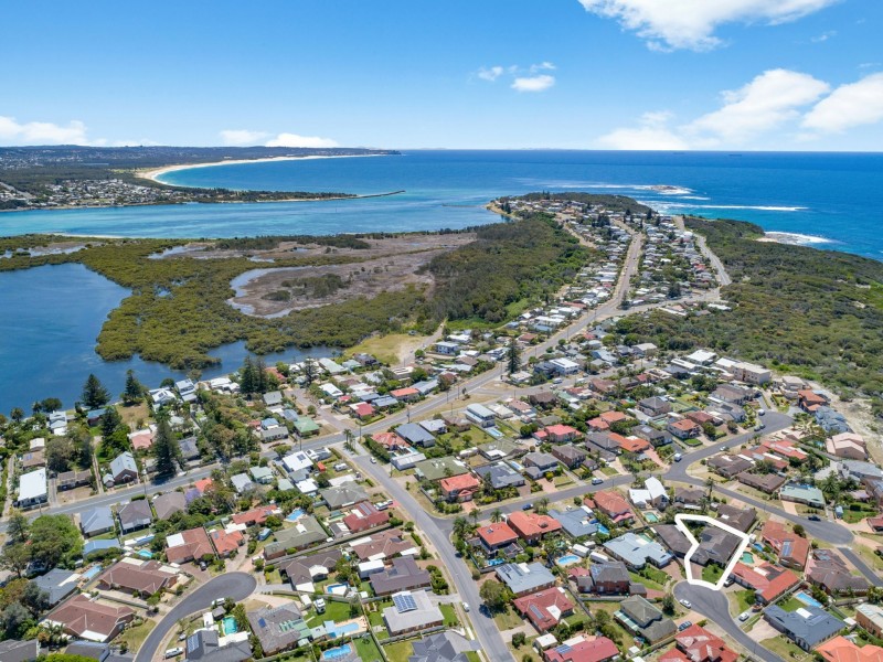 1/8 Caves Court, Caves Beach NSW 2281