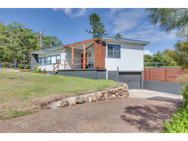2 Taylor Crescent, Warners Bay NSW 2282