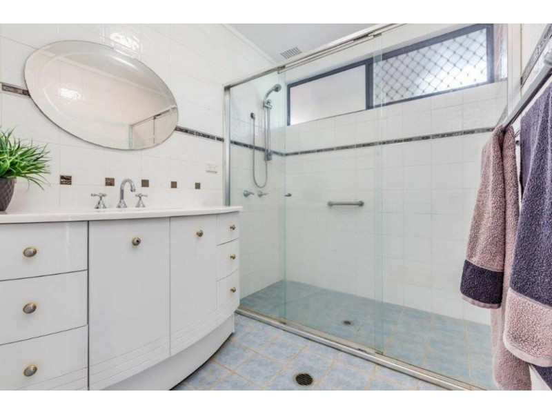 2 Taylor Crescent, Warners Bay NSW 2282