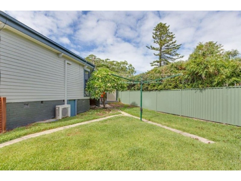 2 Taylor Crescent, Warners Bay NSW 2282