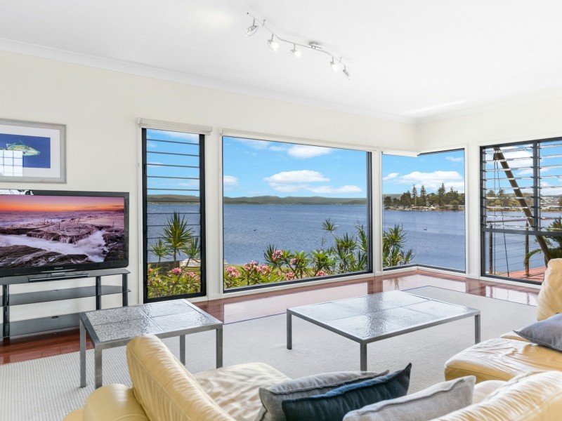 1 Thompson Street, Belmont South NSW 2280