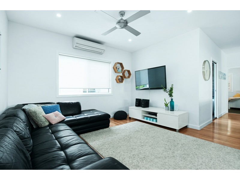 9 Jean Street, Belmont NSW 2280