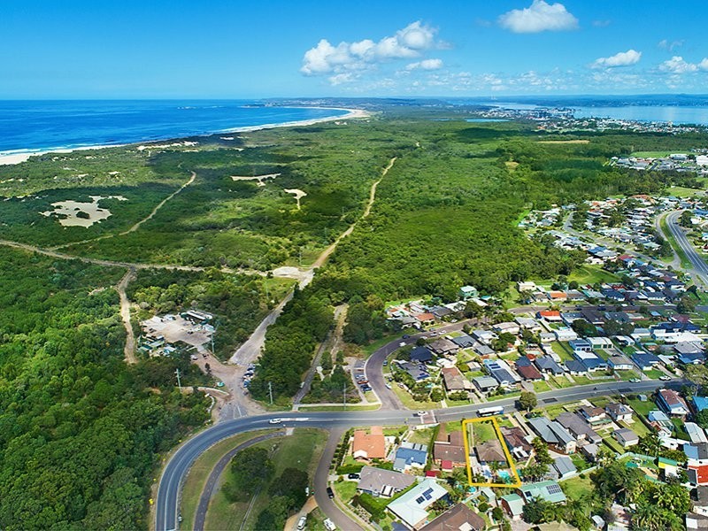 18 Railway Crescent, Belmont North NSW 2280