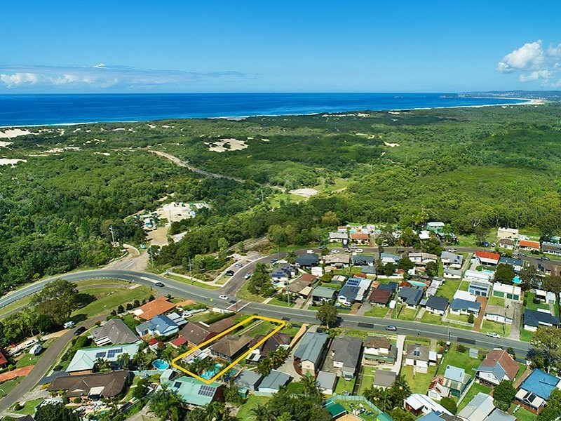 18 Railway Crescent, Belmont North NSW 2280