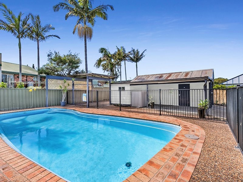 18 Railway Crescent, Belmont North NSW 2280