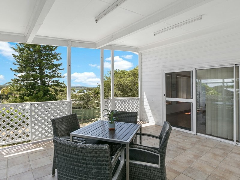 11 Jan Close, Caves Beach NSW 2281