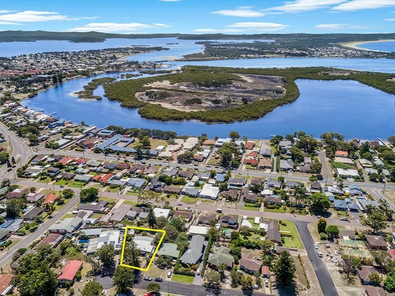 11 Jan Close, Caves Beach NSW 2281