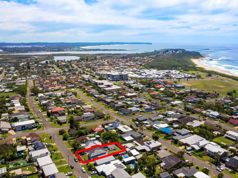 18 Pacific Street, Caves Beach NSW 2281