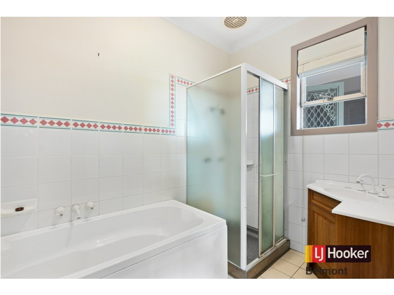 52 Fairfax Road, Warners Bay NSW 2282