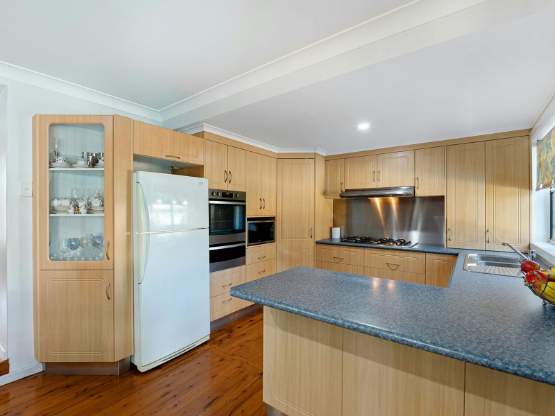 2 Haddon Crescent, Marks Point NSW 2280