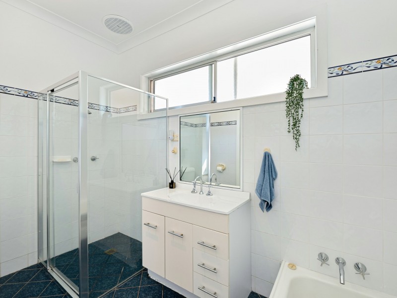 2 Haddon Crescent, Marks Point NSW 2280