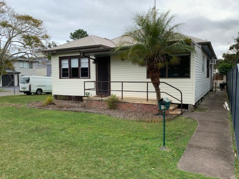 2a St Johns Drive, Croudace Bay NSW 2280
