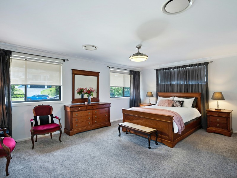 10 Whipbird Way, Belmont NSW 2280