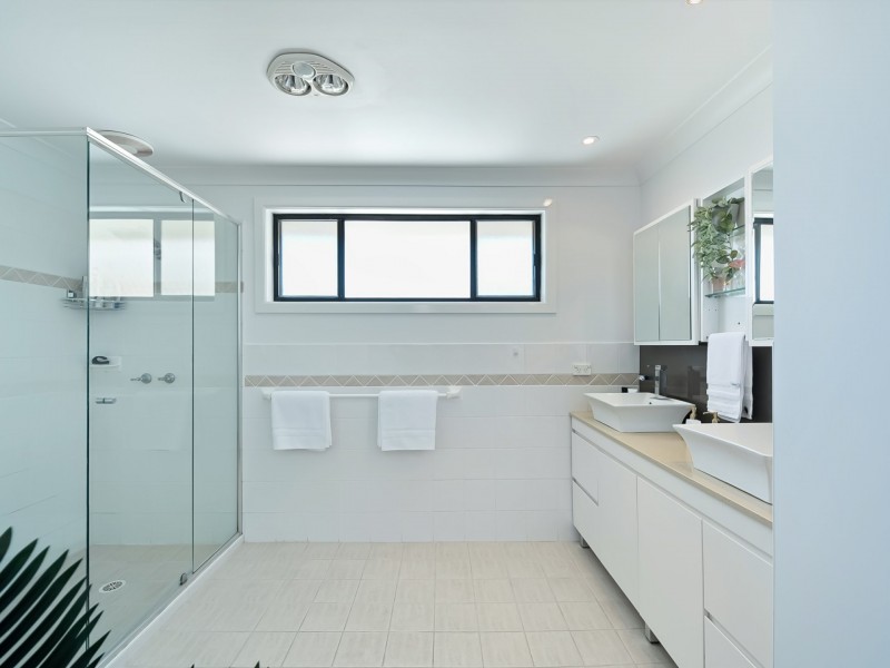 10 Whipbird Way, Belmont NSW 2280