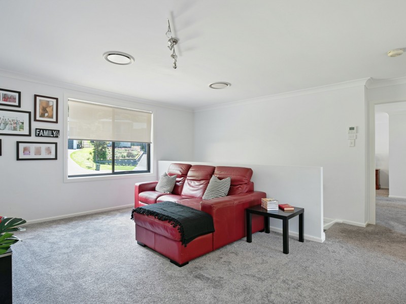 10 Whipbird Way, Belmont NSW 2280