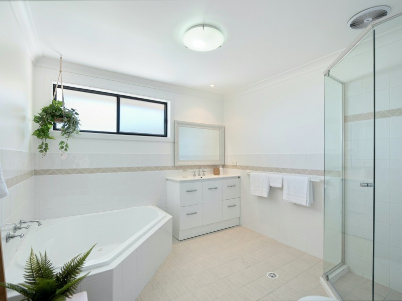 10 Whipbird Way, Belmont NSW 2280