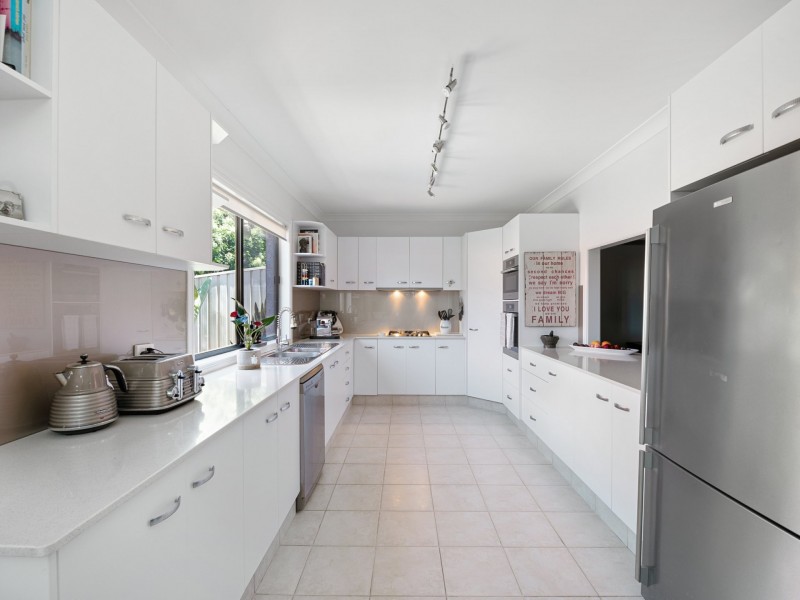 10 Whipbird Way, Belmont NSW 2280