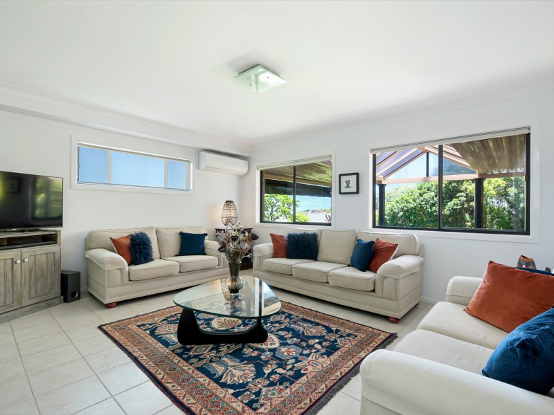 10 Whipbird Way, Belmont NSW 2280