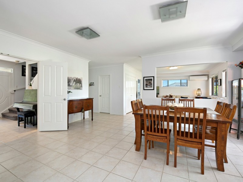 10 Whipbird Way, Belmont NSW 2280