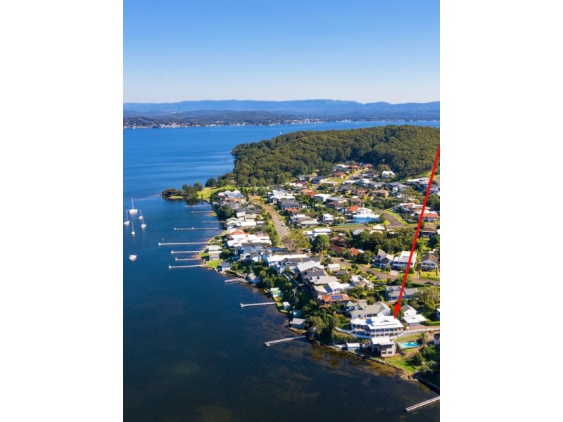 100 Ross Street, Belmont NSW 2280