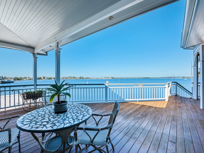 100 Ross Street, Belmont NSW 2280