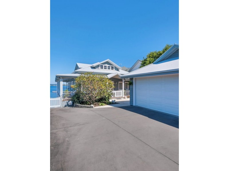 100 Ross Street, Belmont NSW 2280