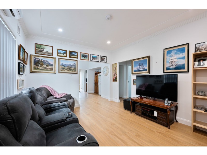 14 Swan Street, Marks Point NSW 2280