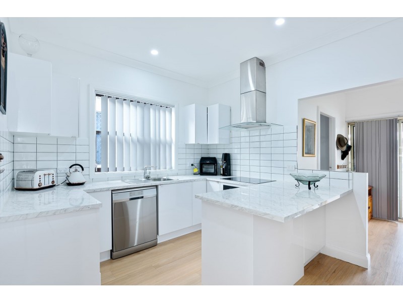 14 Swan Street, Marks Point NSW 2280