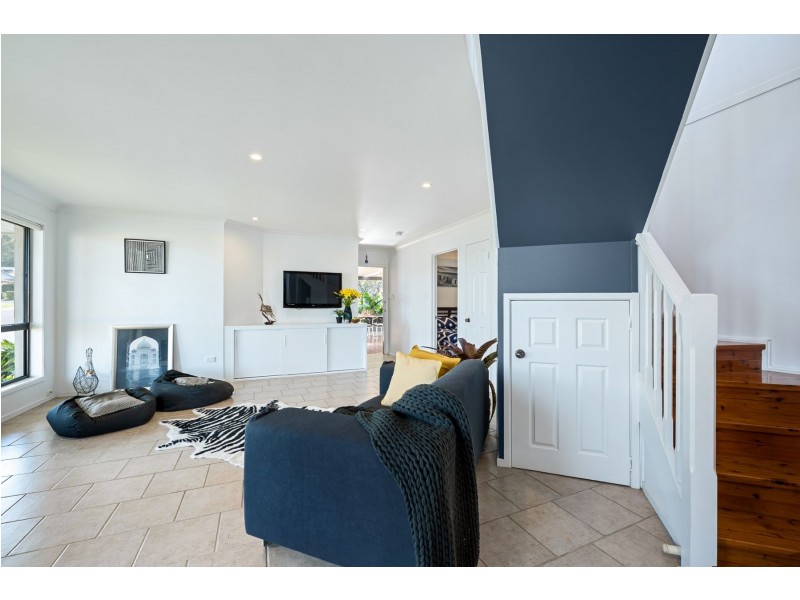 10 The Shores Way, Belmont NSW 2280