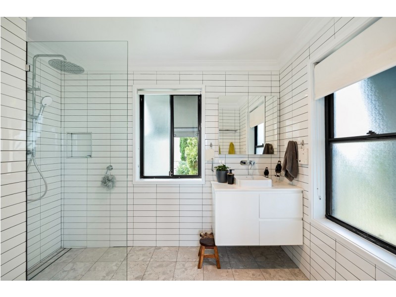 10 The Shores Way, Belmont NSW 2280