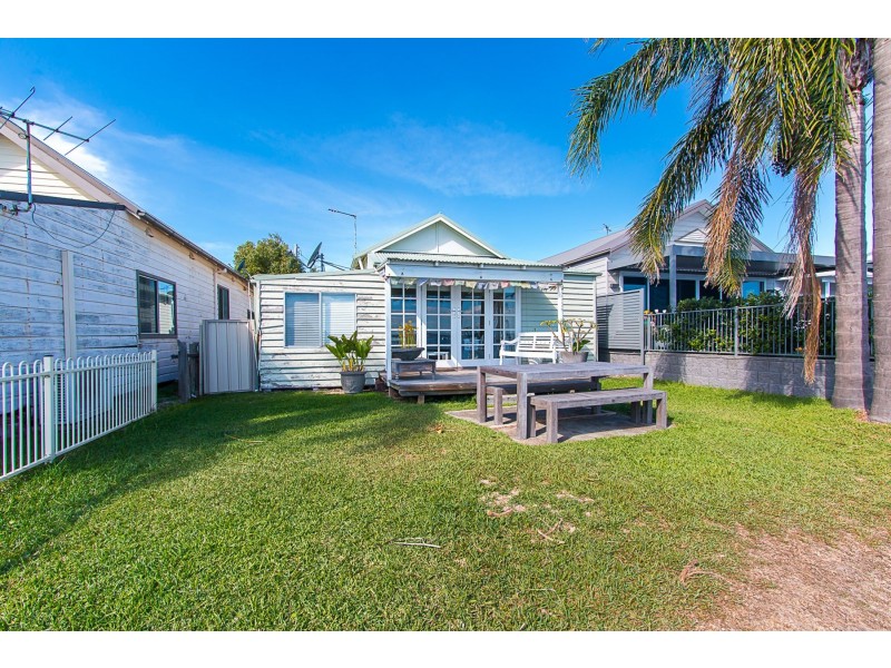 5 New Street, Belmont South NSW 2280