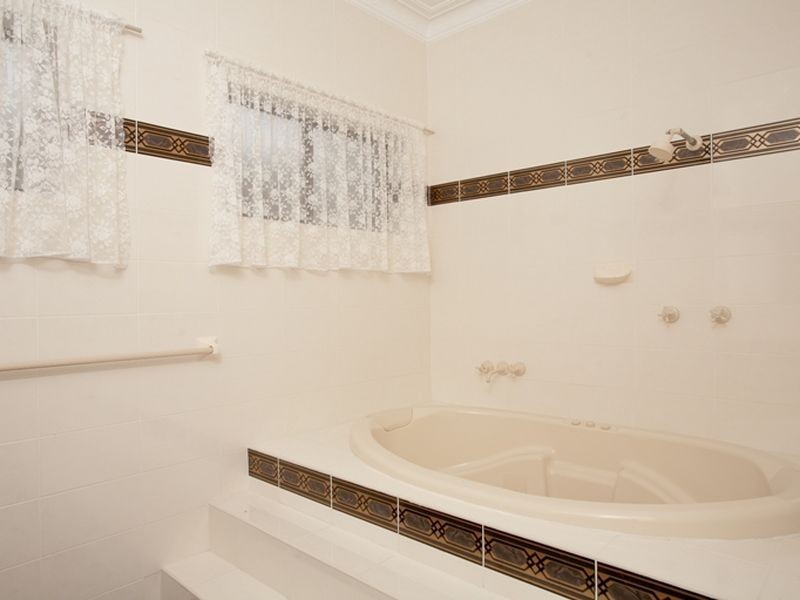 37 Lindsay Avenue, Valentine NSW 2280