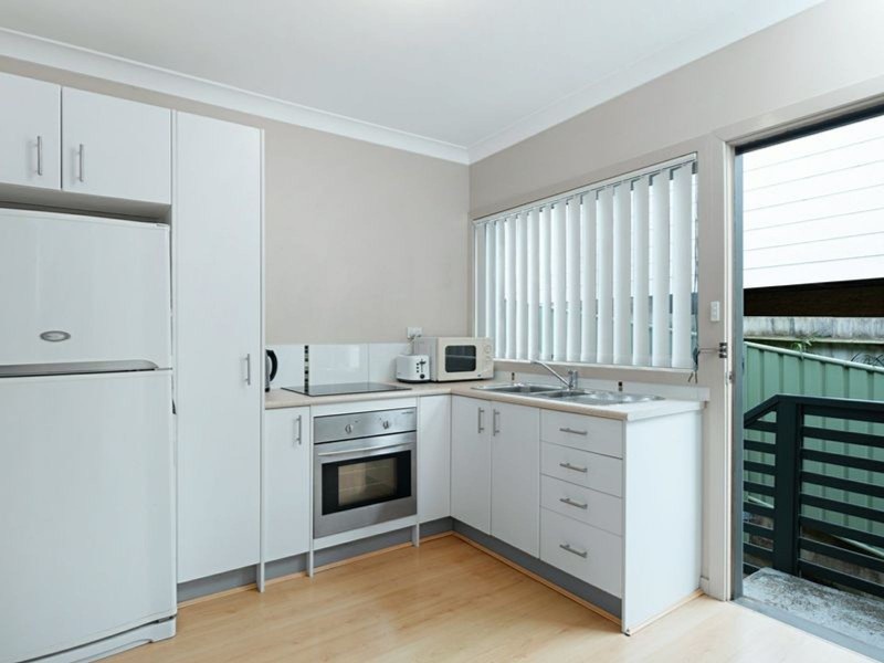 2/24 Haig Street, Belmont NSW 2280