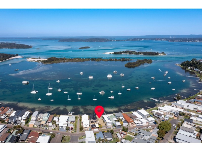 15 Marks Parade, Marks Point NSW 2280