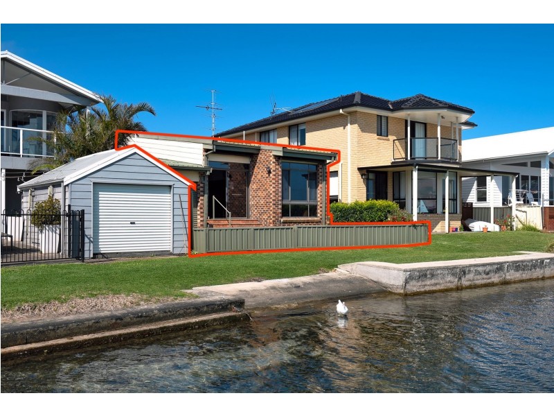 15 Marks Parade, Marks Point NSW 2280